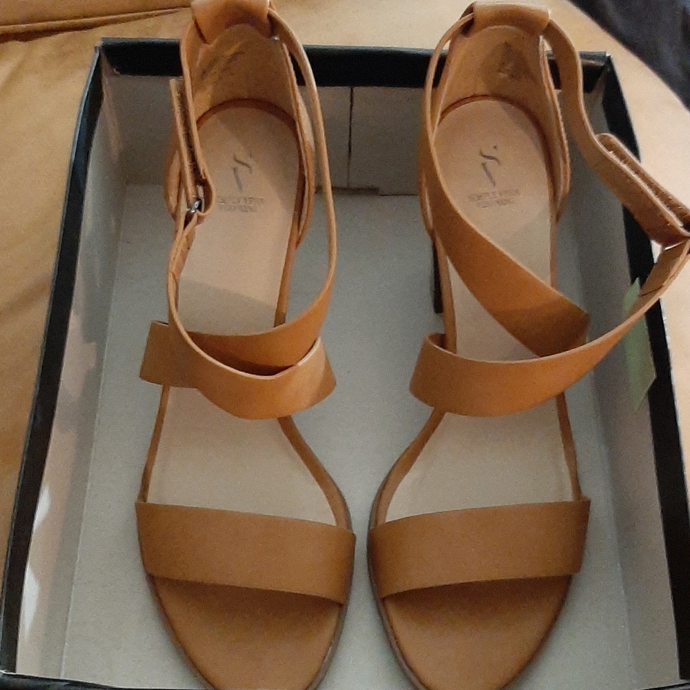 Vera Wang Braestar heel